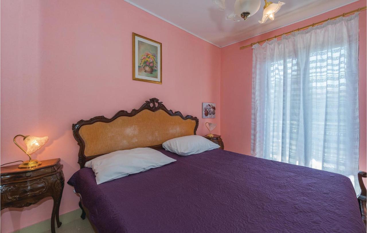 2 Bedroom Amazing Apartment In Rogoznica Rogoznica  Εξωτερικό φωτογραφία